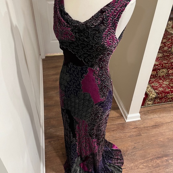 Cut velvet sleeveless full length evening gown. multi color shades of purple. - Picture 2 of 4